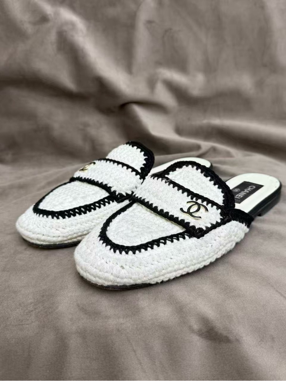 🚩steal CHANEL White Crochet Backless Mules with Black Trim